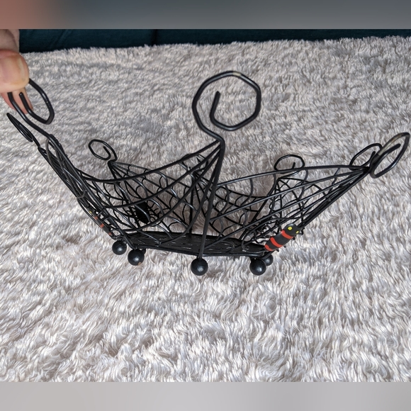 Spiderweb Basket - Picture 3 of 6